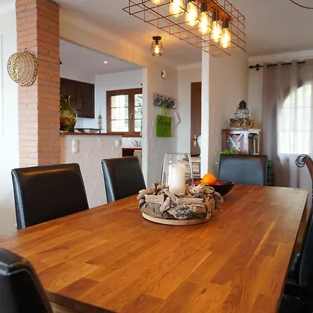 Encantadora Casa Con Piscina Y Vista Al Mar En - Es-323-28 *